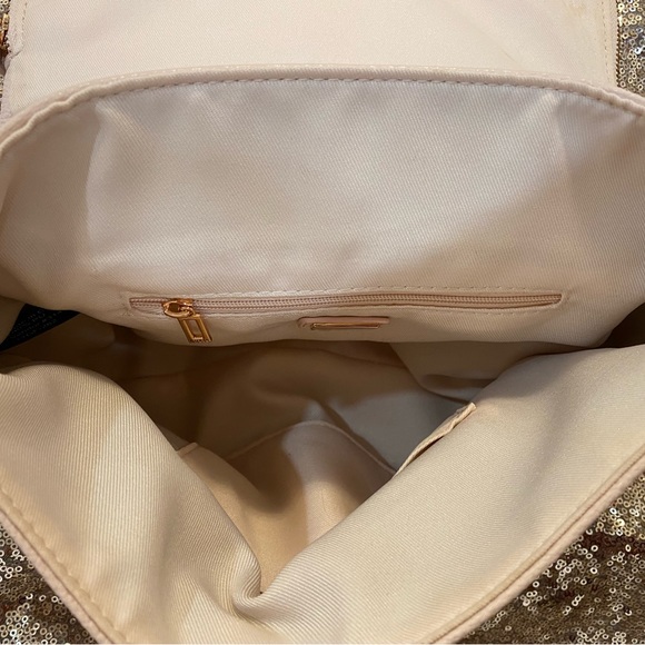 Guess - Soft Pink/Beige Purse with Rose Gold Hardware - Picture 4 of 8